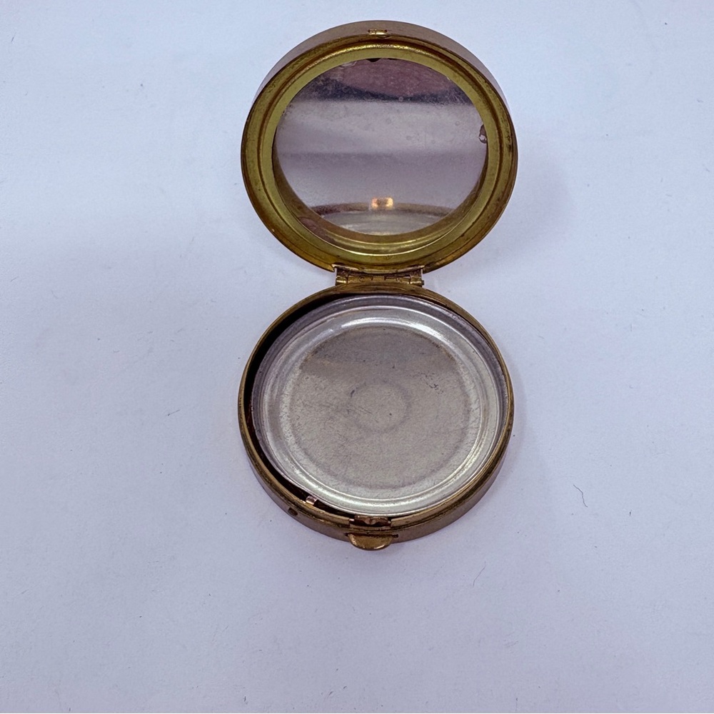 Vintage BARBARA GOULD, Brass Powder Compact (empty) Mirror Pocket Gold Tone - Picture 3 of 5